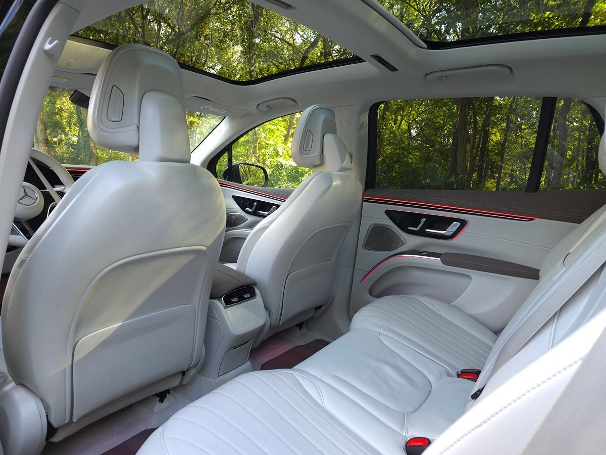 Used 2023 Mercedes-Benz EQS 580 4MATIC SUV image 14