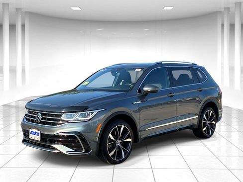 Certified 2024 Volkswagen Tiguan SEL R-Line AWD/4WD image 3