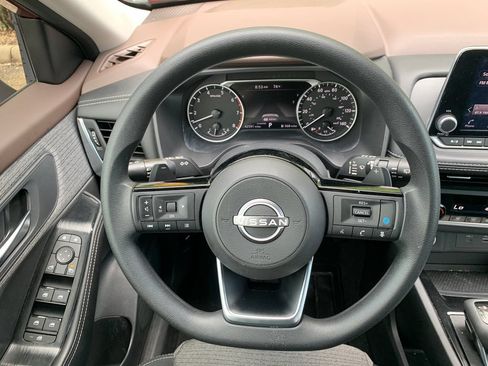Used 2023 Nissan Rogue SV FWD image 12