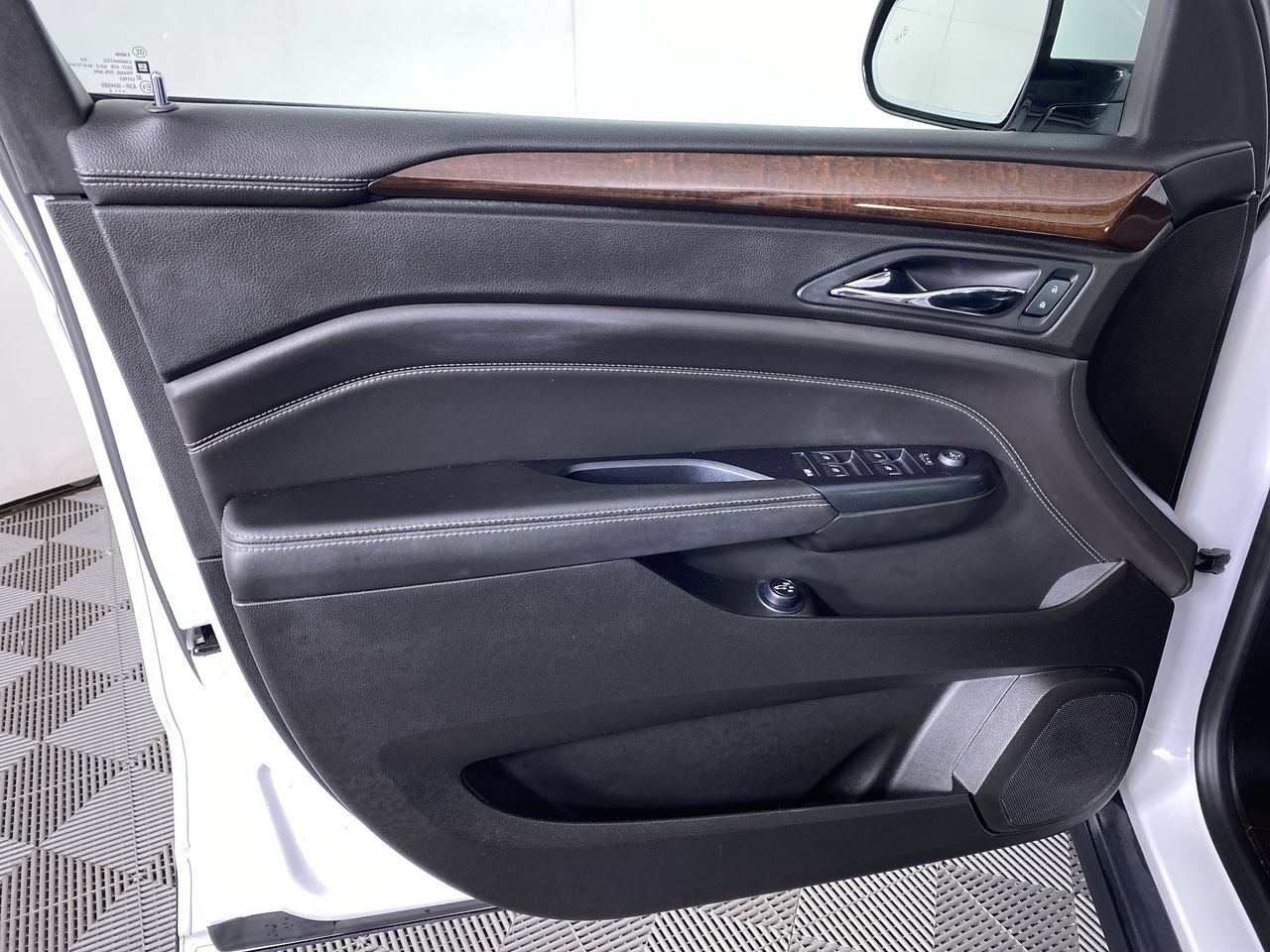 Used 2015 Cadillac SRX Luxury FWD image 12