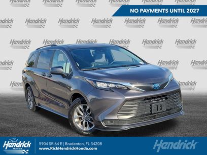 Used 2025 Toyota Sienna LE w/ LE Plus Package