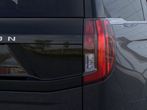 New 2025 Ford Expedition Active image 21