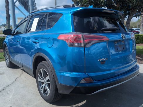 Used 2018 Toyota RAV4 XLE image 8