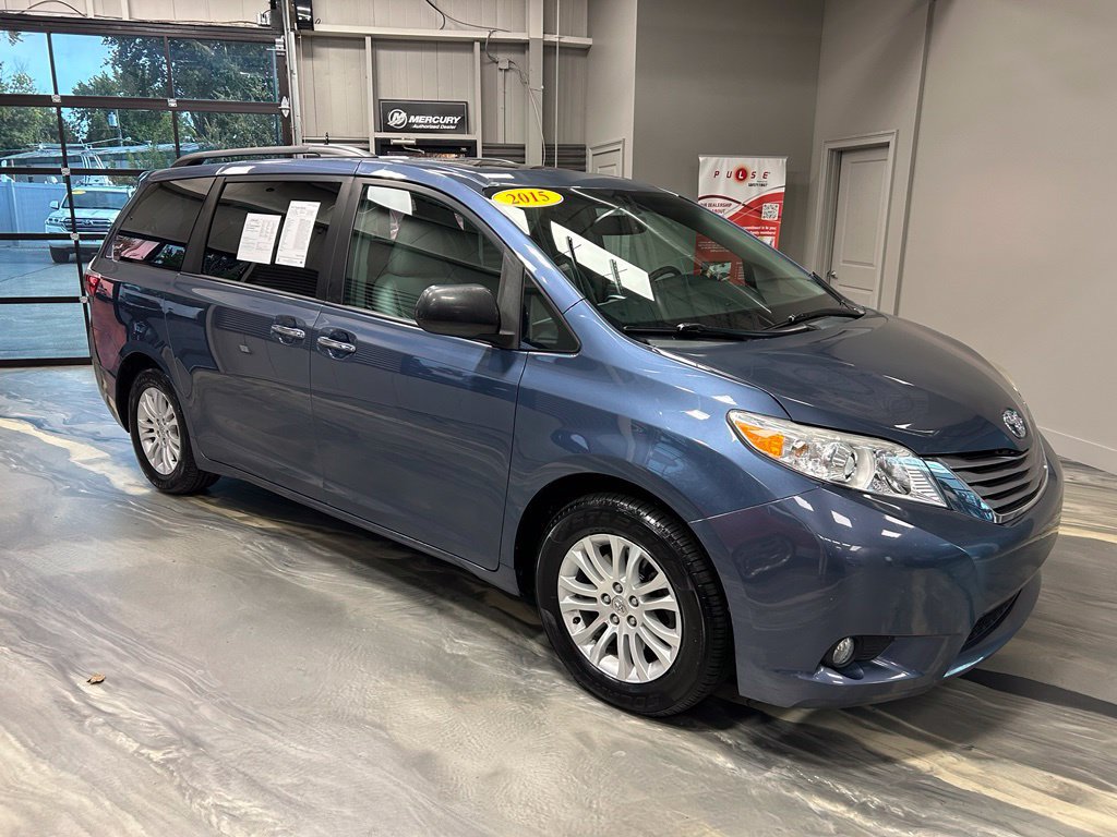 Used 2015 Toyota Sienna XLE FWD image 29