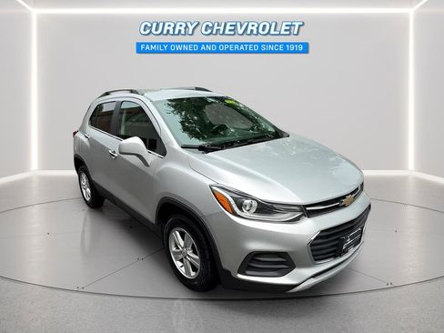Used 2020 Chevrolet Trax LT w/ LT Convenience Package AWD/4WD image 1