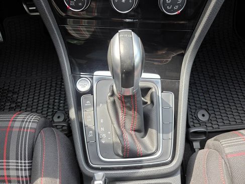 Used 2018 Volkswagen GTI SE FWD image 25
