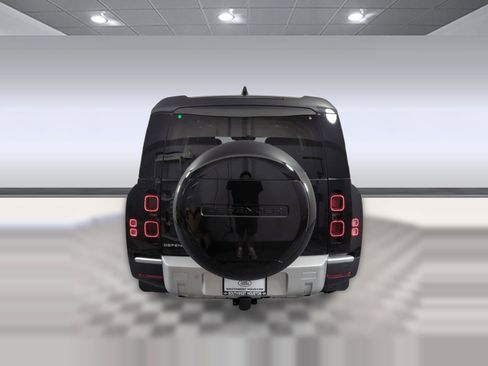 Used 2025 Land Rover Defender 130 S image 9