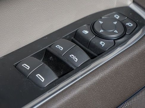 New 2026 GMC Sierra 1500 SLT image 17