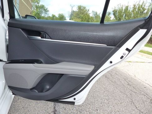 Used 2018 Toyota Camry LE FWD image 33