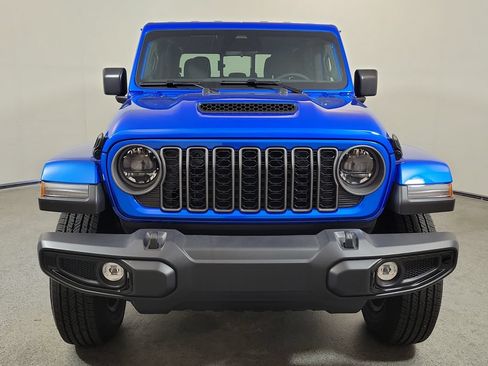 Used 2026 Jeep Gladiator Sport AWD/4WD image 2