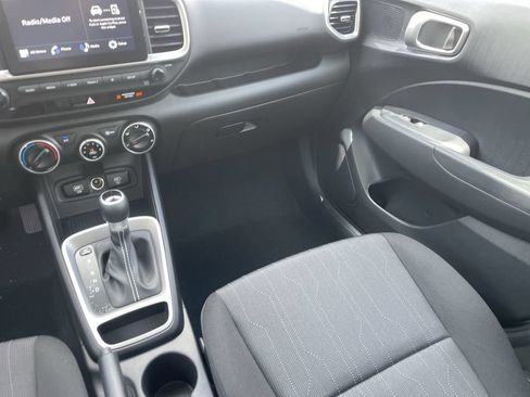 New 2026 Hyundai Venue SE FWD image 18