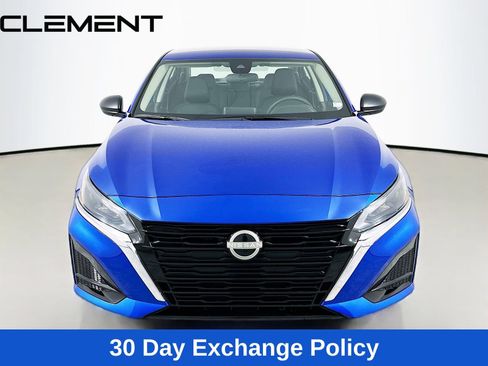 Used 2025 Nissan Altima 2.5 SV AWD/4WD image 3