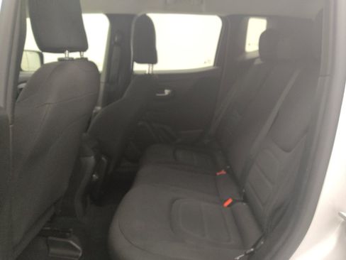 Used 2020 Jeep Renegade Latitude FWD image 18