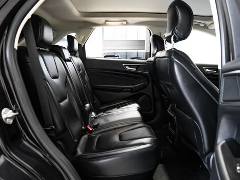 Used 2019 Ford Edge Titanium image 40
