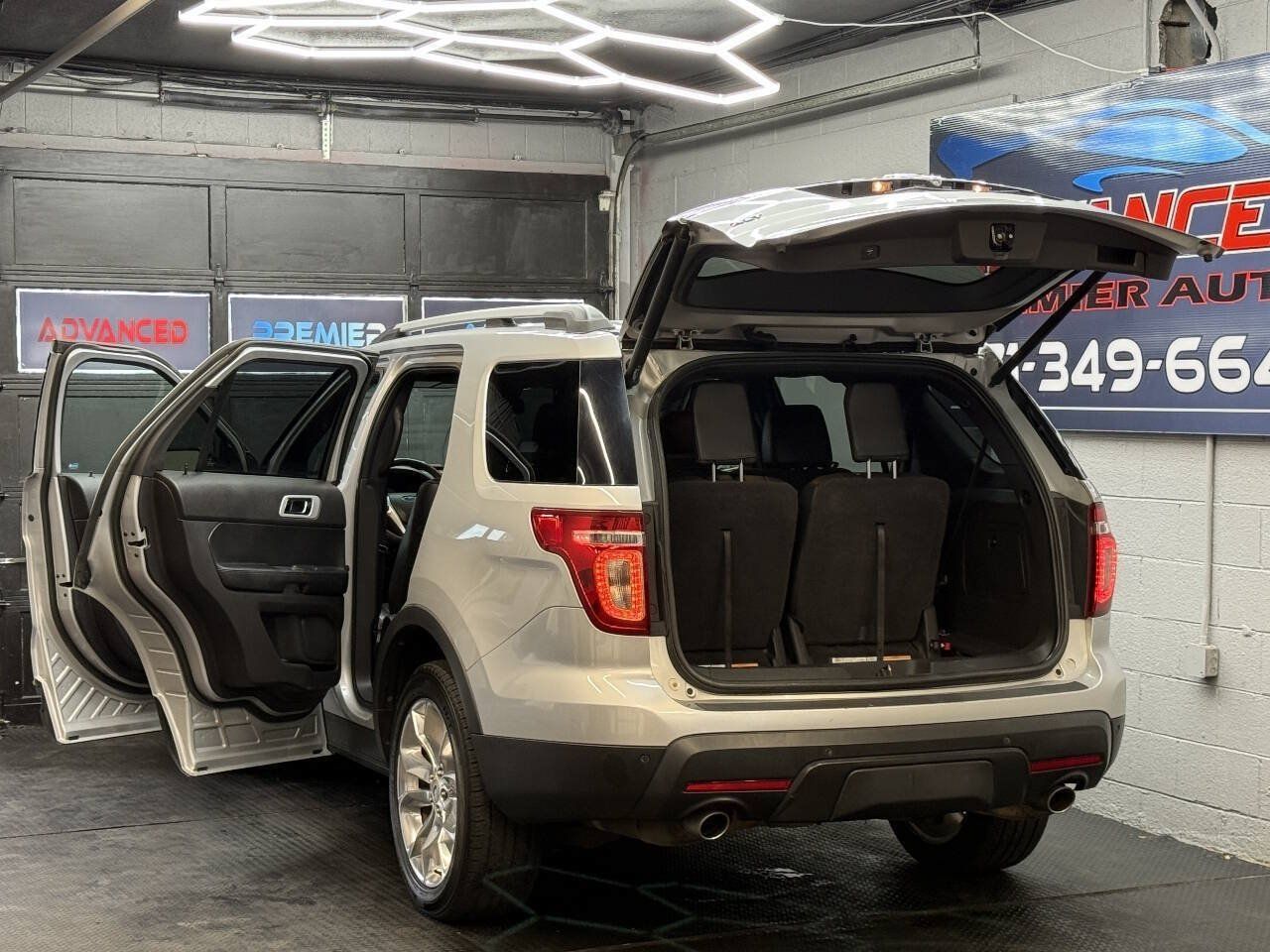 Used 2014 Ford Explorer XLT w/ Equipment Group 202A AWD/4WD image 13