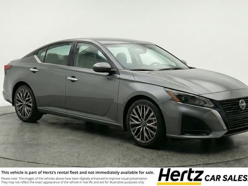 Used 2025 Nissan Altima 2.5 SV image 1