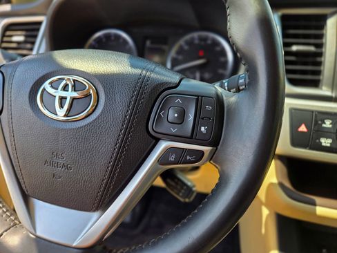 Used 2017 Toyota Highlander Limited Platinum image 29