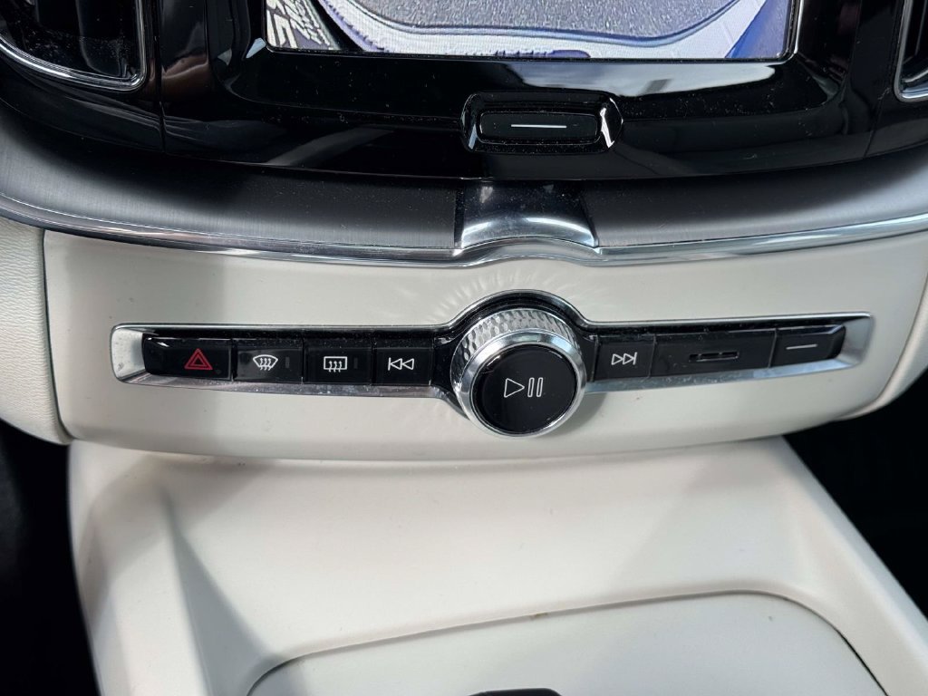 Certified 2024 Volvo XC60 B5 Core w/ Protection Package Premier AWD/4WD image 26