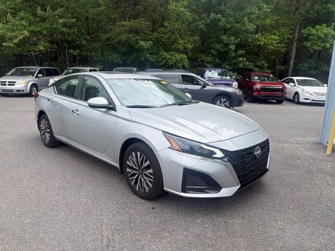 Used 2024 Nissan Altima 2.5 SV w/ SV Premium Package AWD/4WD image 1