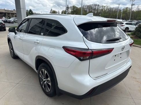 Used 2023 Toyota Highlander XLE AWD/4WD image 5