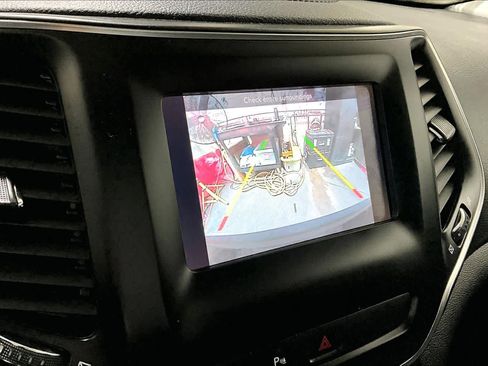 Used 2019 Jeep Cherokee Latitude Plus image 26