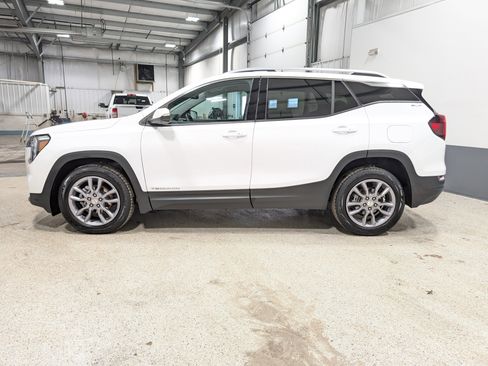 Used 2022 GMC Terrain SLT w/ Tech Package image 6