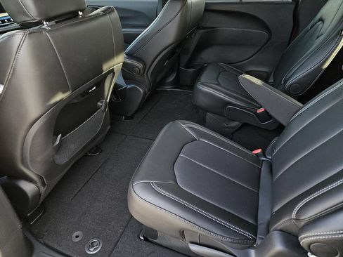 New 2026 Chrysler Pacifica Select w/ S Appearance Package FWD image 9