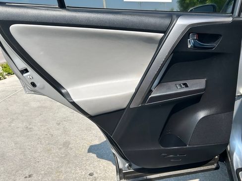 Used 2018 Toyota RAV4 XLE FWD image 24
