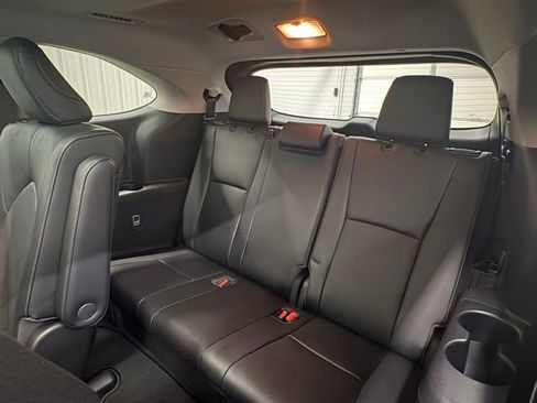 Used 2023 Toyota Highlander Platinum AWD/4WD image 11