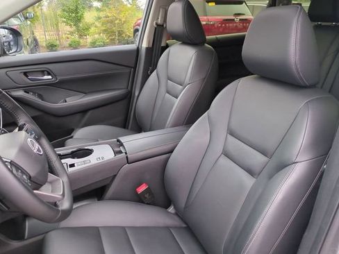 Certified 2025 Nissan Rogue SL w/ SL Premium Package FWD image 16