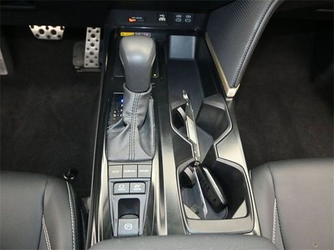 Used 2025 Toyota Camry SE image 9