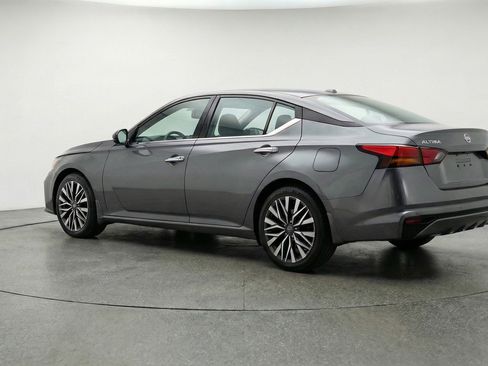 Used 2025 Nissan Altima 2.5 SV image 6