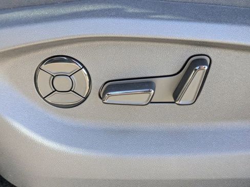 New 2026 Volkswagen Tiguan SE FWD image 23