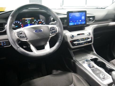 Certified 2022 Ford Explorer XLT w/ Class IV Trailer Tow Package image 14