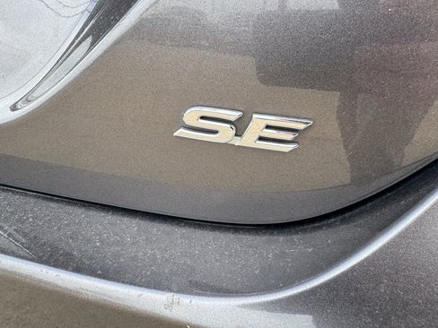 Used 2019 Toyota Camry SE image 13