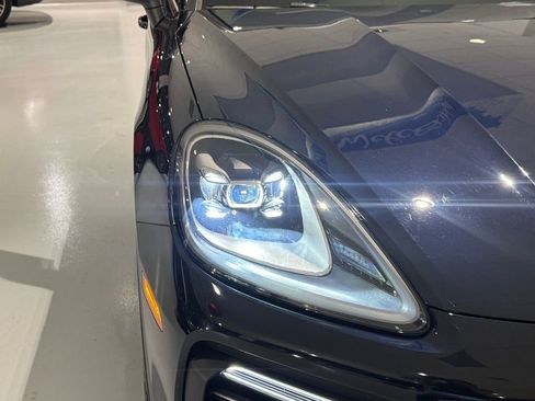 Used 2023 Porsche Cayenne image 10