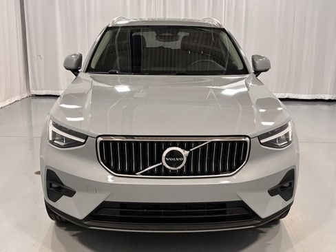 Certified 2025 Volvo XC40 B5 Plus image 3