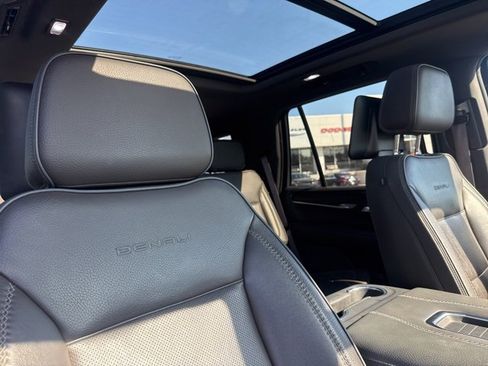 Used 2022 GMC Yukon Denali w/ Denali Ultimate Package image 9