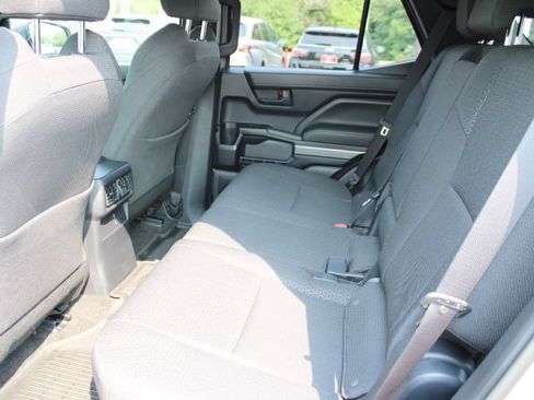Used 2025 Toyota 4Runner SR5 AWD/4WD image 19
