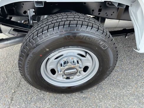 New 2026 Ford F250 XL w/ XL Chrome Package image 5