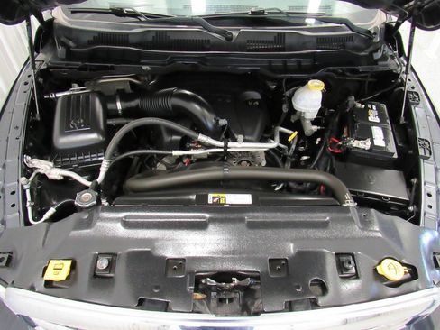 Used 2019 RAM 1500 Classic SLT AWD/4WD image 28