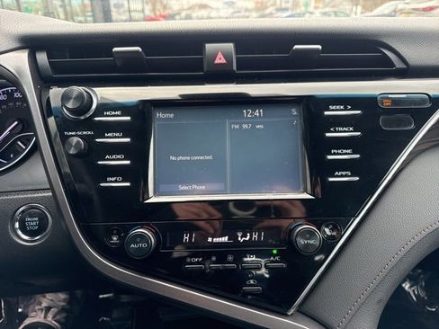 Used 2018 Toyota Camry L image 15