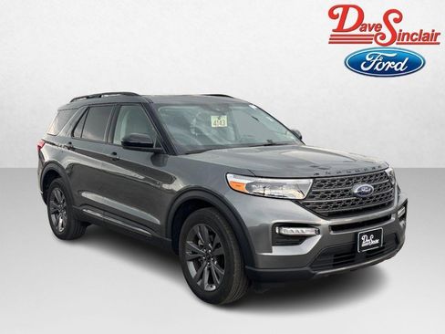 Used 2023 Ford Explorer XLT w/ Equipment Group 202A AWD/4WD image 4