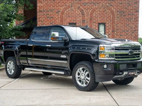 Used 2018 Chevrolet Silverado 2500 High Country w/ Duramax Plus Package AWD/4WD image 3