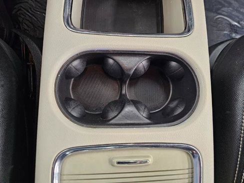 Used 2018 Dodge Grand Caravan SXT image 19