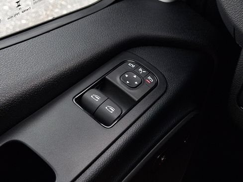 Used 2025 Mercedes-Benz Sprinter 2500 image 26