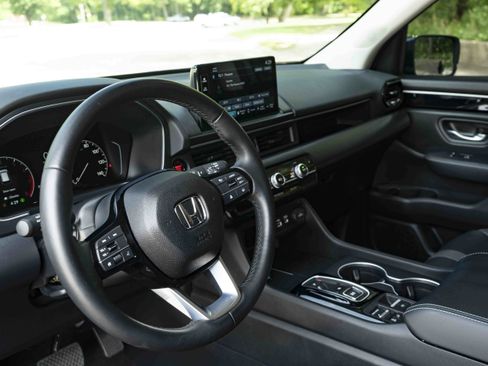 Used 2025 Honda Pilot EX-L image 16