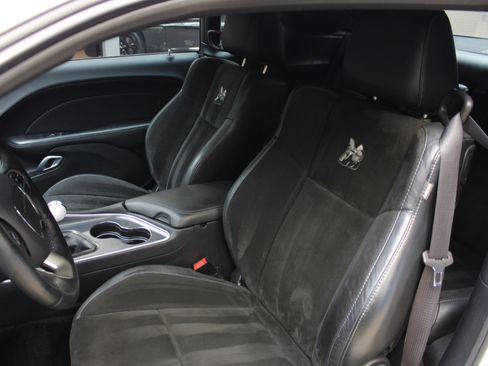 Used 2016 Dodge Challenger R/T Scat Pack w/ Leather Interior Group image 38