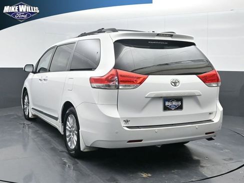 Used 2013 Toyota Sienna XLE image 5
