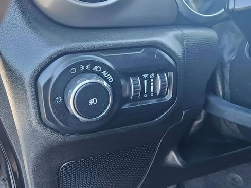Used 2018 Jeep Wrangler Unlimited Sport S AWD/4WD image 17